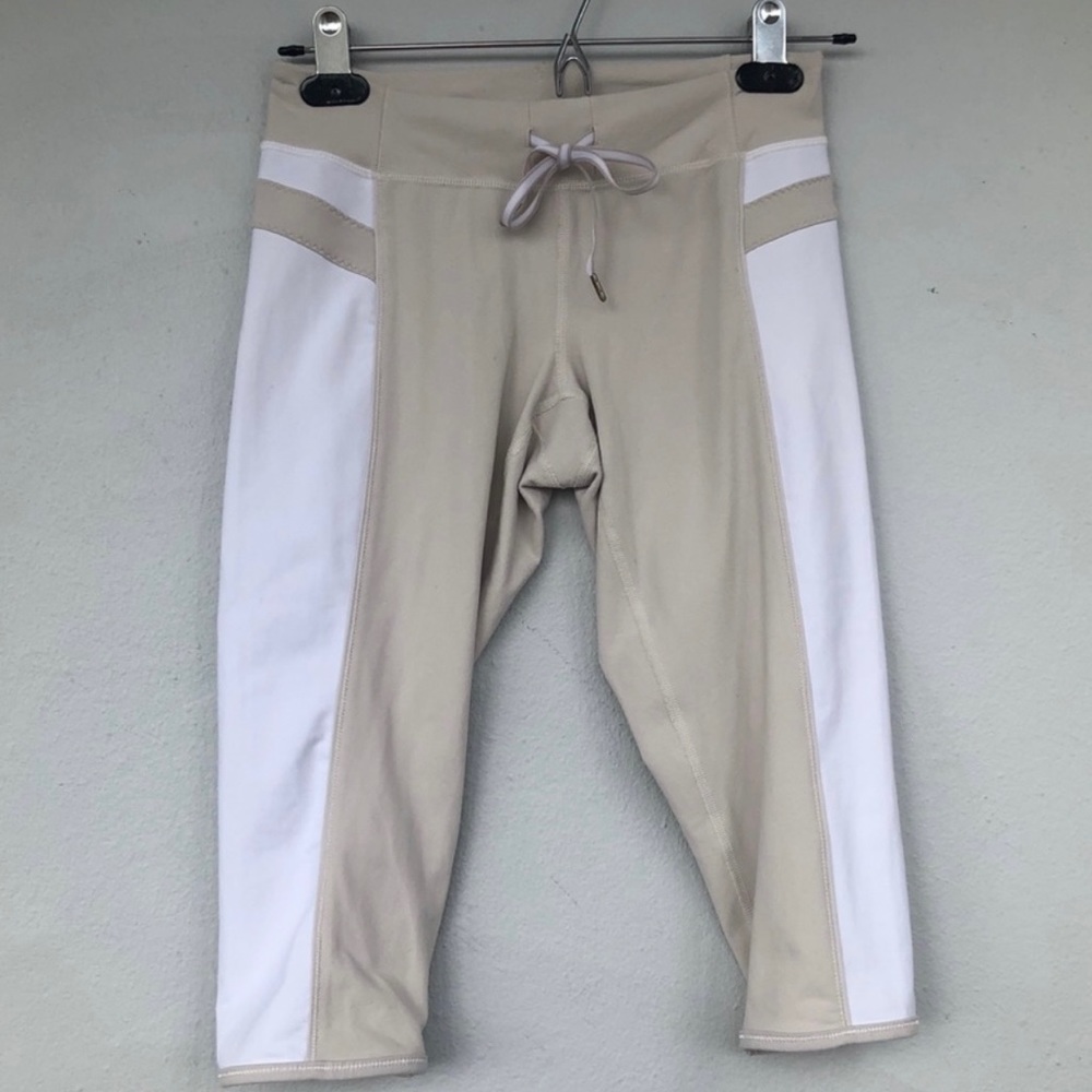 Vintage Lululemon white & cream capri size xs/s